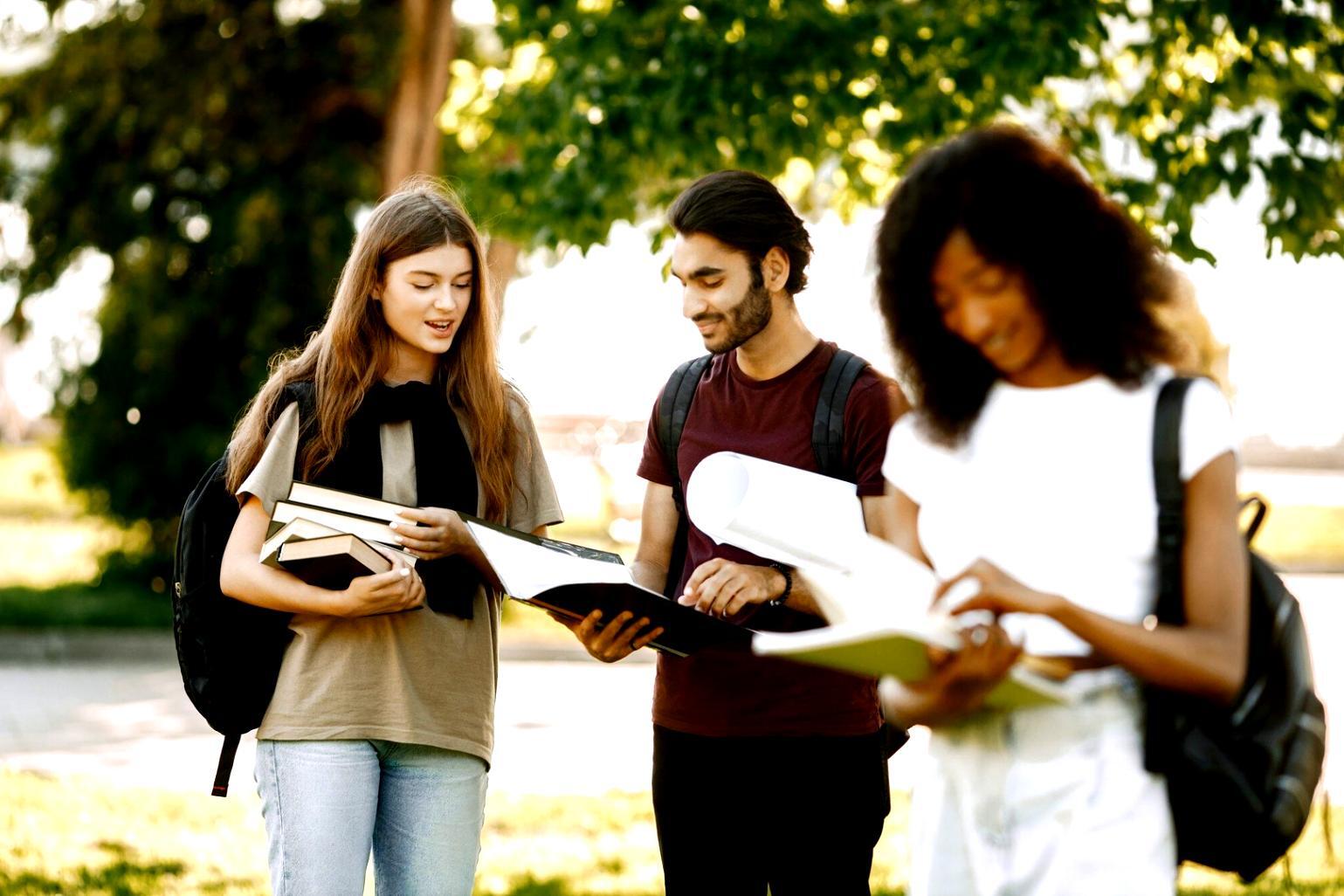Team bei der Entwicklung neuer Lernkonzepte
